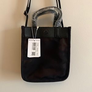 Lululemon Now & Always Tote *Micro - Camo, Leather Detail